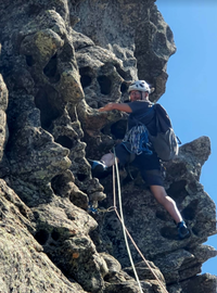 L’ éclate dans les Tafones ( rochers sculptés par l’ érosion) L’ éclate dans les Tafones ( rochers sculptés par l’ érosion)